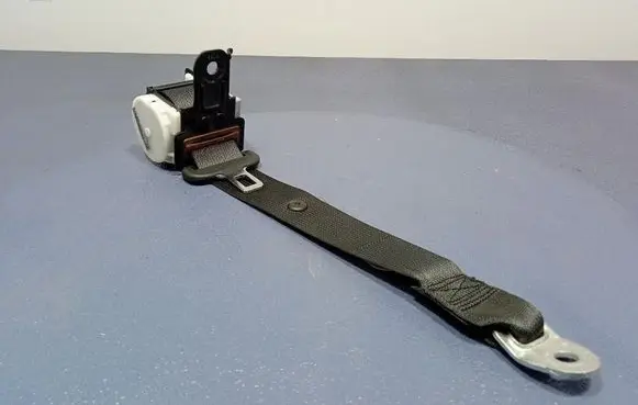 Toyota Auris E180 Front seatbelt 7336002750