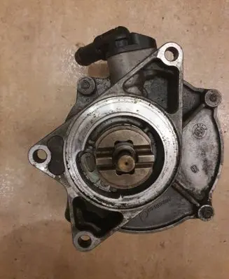 Audi A6 S6 C5 4B Vacuum pump 057145100C