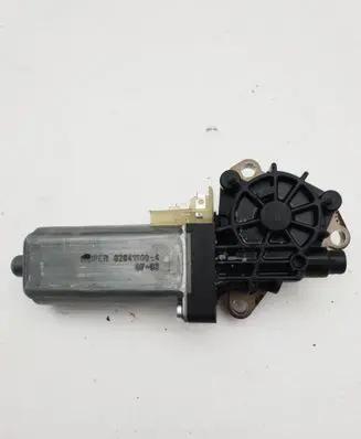 Mercedes-Benz E W211 Seat adjustment motor 0390203004