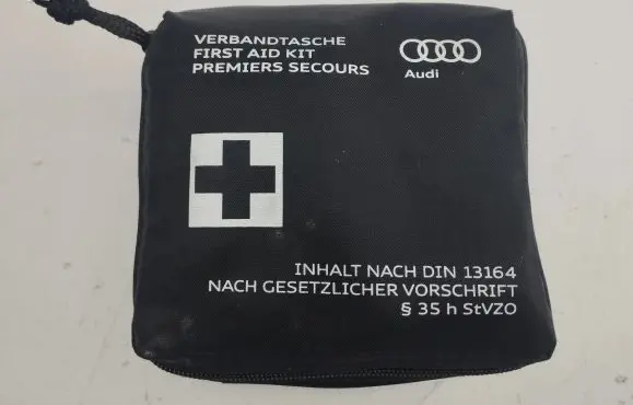 Audi Q3 F3 First aid kit 8J7860282B