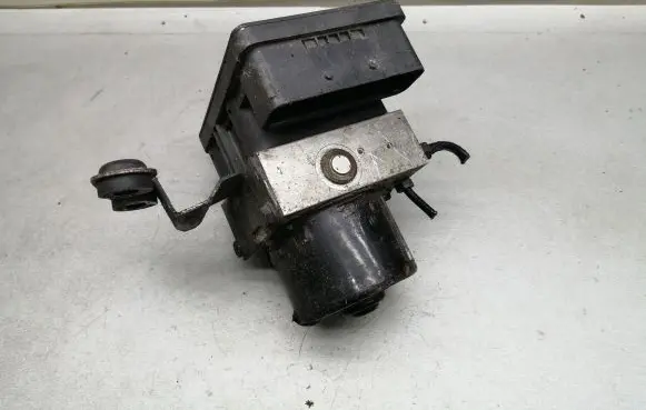 Volkswagen Golf IV ABS Pump 1J0614517E 1C0907379E