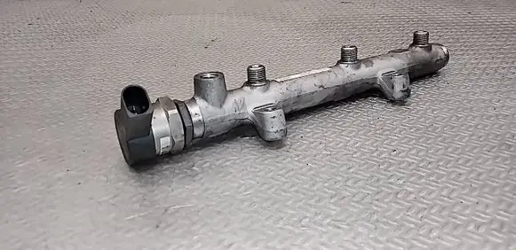 Volkswagen Touareg I Fuel main line pipe 059130090AH 0281002854