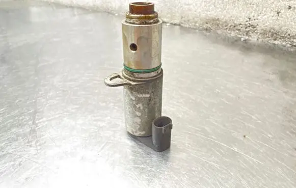 Volvo V70 Camshaft vanos timing valve 31218221