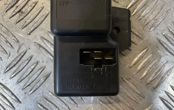 Subaru Forester SF Window wiper relay 3300120517