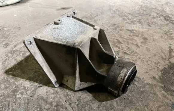 BMW X3 E83 Driveshaft support bearing bracket 7516067