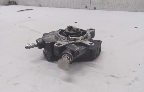 Volkswagen Phaeton Vacuum pump 07Z127025E