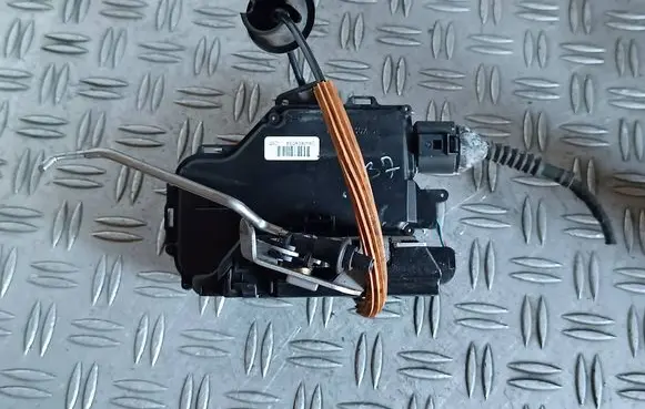 Audi A4 S4 B7 8E 8H Rear door lock 8E0839016C