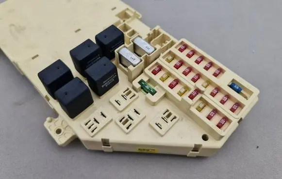 Chrysler 300M Fuse box set 16238AC