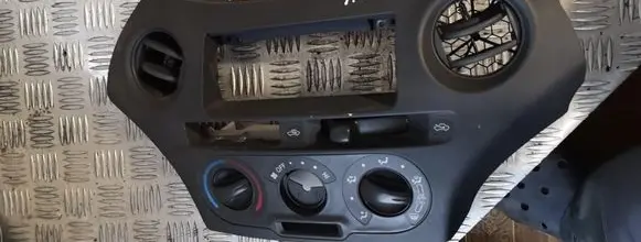 Toyota Yaris Dash center air vent grill 554050d160b0