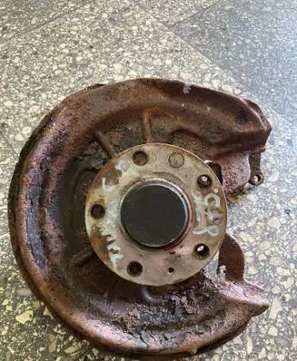 Volkswagen Touran I Rear wheel hub