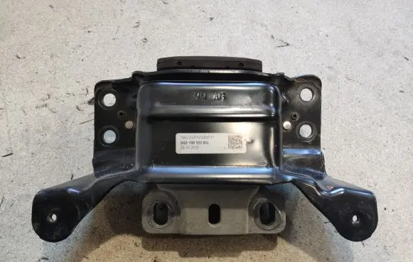 Seat Leon (5F) Engine mount bracket 5Q0199555BG