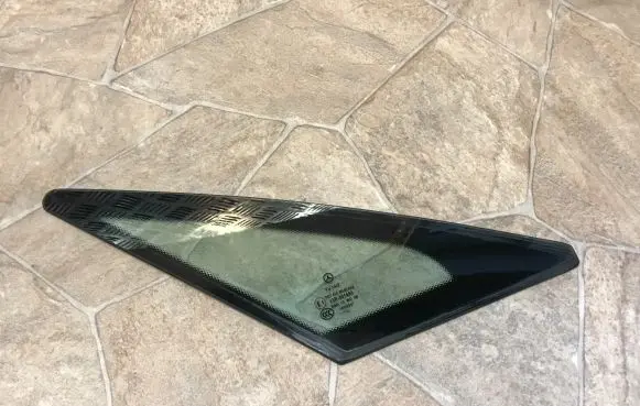 Mercedes-Benz E C207 W207 Rear vent window glass 43R001565