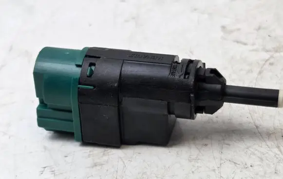 Nissan NV300 Brake pedal sensor switch 253203383R