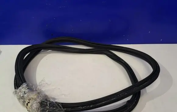 Jaguar F-Type Trunk rubber seal (body) TAILGATERUBBERSEAL