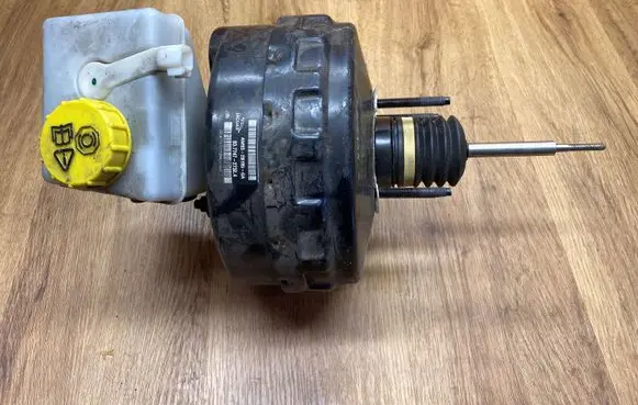 Jaguar XJ X351 Brake booster AW932B195GA 03774727324