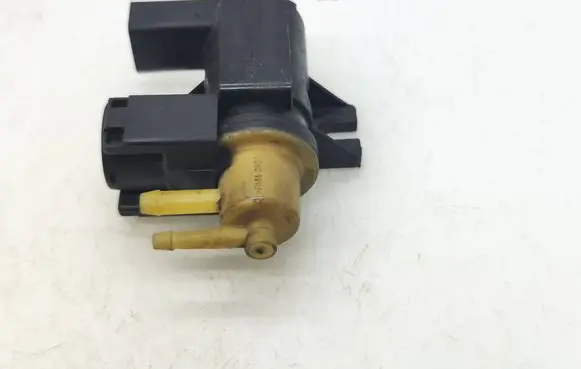 Volvo S60 Turbo solenoid valve 31293964 12T095