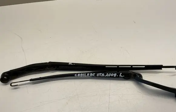 Cadillac CTS Front wiper blade arm 7449 7450