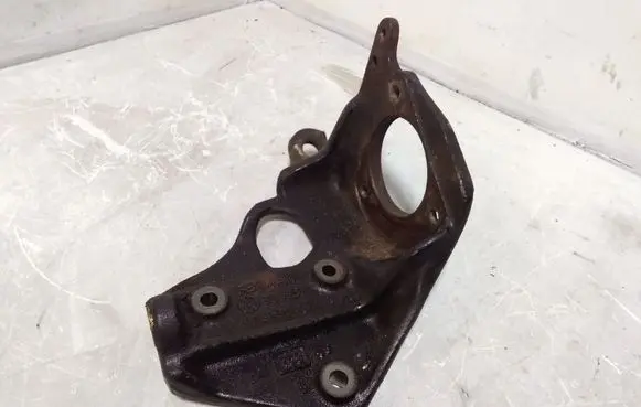 Volkswagen Transporter - Caravelle T4 Fuel pump bracket 074130147C