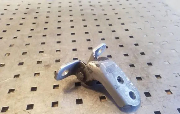 Toyota RAV 4 (XA20) Front door upper hinge