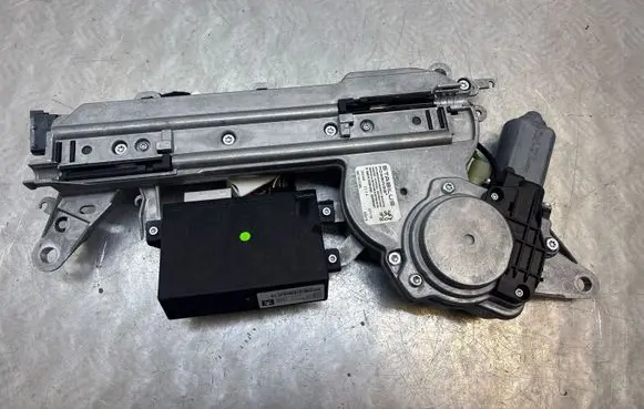 Peugeot 508 Tailgate boot lock/latch motor 9677615380
