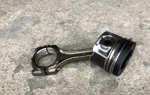 Toyota RAV 4 (XA30) Piston with connecting rod