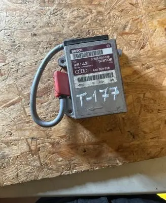 Audi A4 S4 B5 8D Airbag control unit/module 0285001036