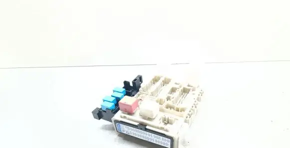 Toyota RAV 4 (XA30) Fuse module 8273042011