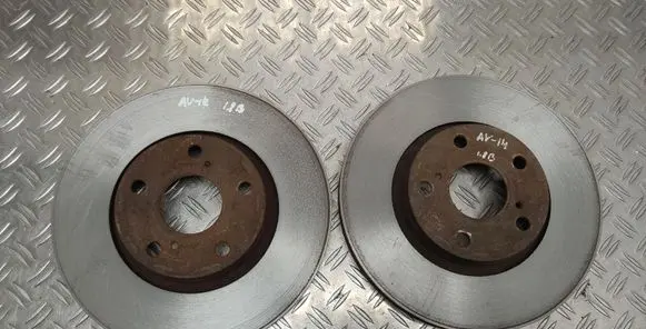 Toyota Avensis T270 Front brake disc