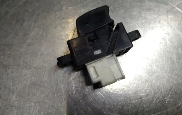 Nissan X-Trail T30 Electric window control switch