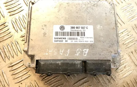 Volkswagen PASSAT B5 Engine control unit/module 3B0907557C 5WP433204