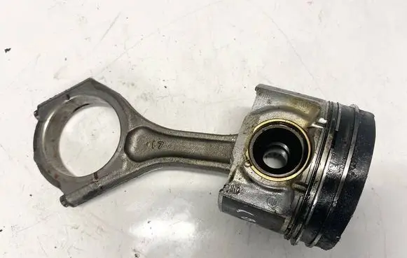 Subaru Forester SH Piston with connecting rod 