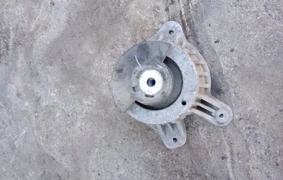 Mercedes-Benz E W213 Engine mount bracket A2132400500 36849 ZGS002