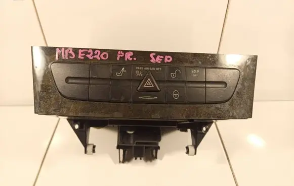 Mercedes-Benz E W211 ESP (stability program) switch A2116800552