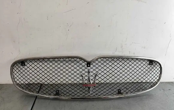 Maserati Quattroporte Front bumper upper radiator grill 67874400