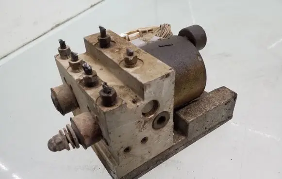 Mazda 626 ABS Pump G14V437AZ