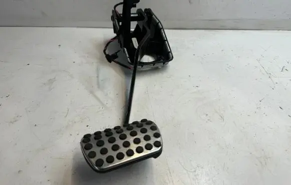 Mercedes-Benz GLS X166 Brake pedal A1662900101