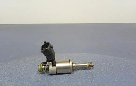 Maserati Levante Fuel injector 324377
