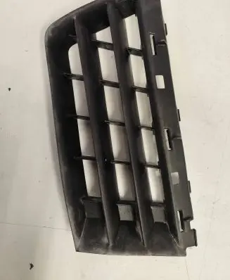 Renault Scenic II - Grand scenic II Front bumper upper radiator grill 8200140329
