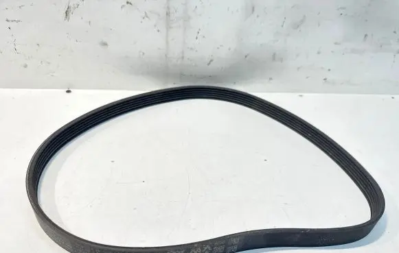 Volkswagen Golf Sportsvan Alternator belt 04E145933