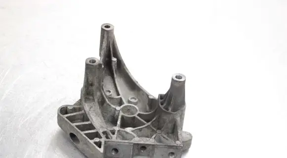 Engine mounting bracket