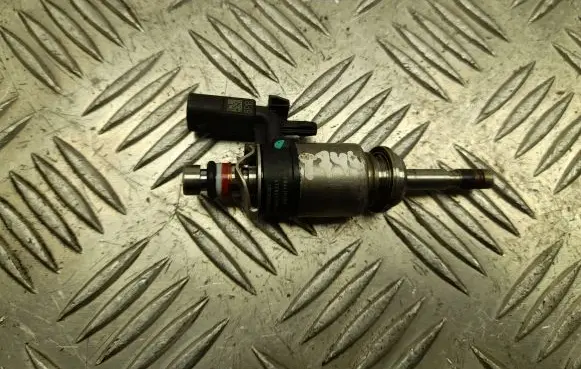 Volkswagen Touran III Fuel injector 05E906036C