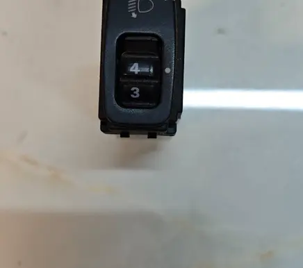 Mitsubishi Grandis Headlight level height control switch 5J05