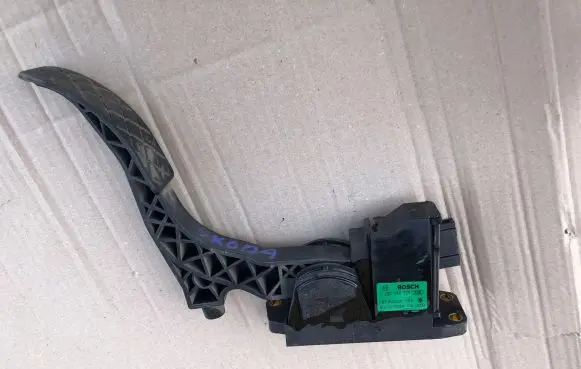 Skoda Fabia Mk1 (6Y) Accelerator throttle pedal 0280752215