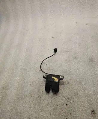 Audi A8 S8 D2 4D Tailgate/trunk/boot lock/catch/latch A827505H