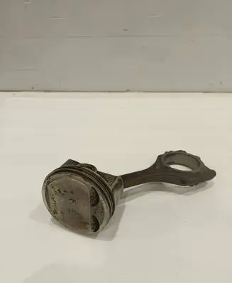 Mitsubishi Outlander Piston with connecting rod
