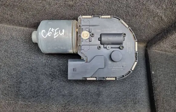 Front wiper linkage and motor