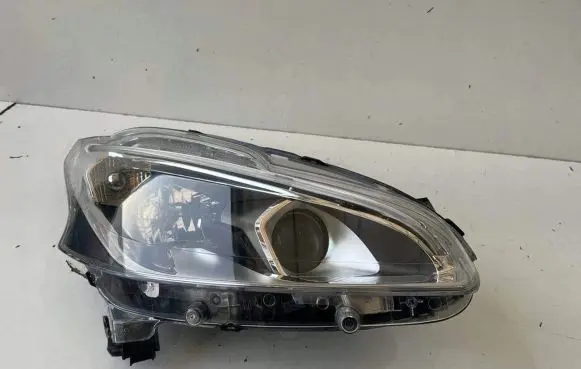 Peugeot 208 Headlight/headlamp 9822690180