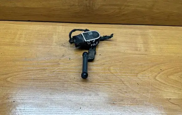 Headlight/headlamp level sensor