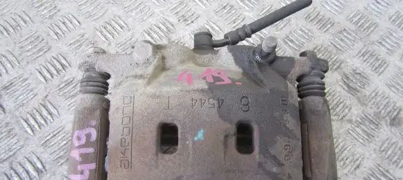 Nissan X-Trail T32 Front brake caliper
