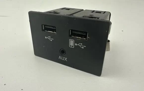Audi A6 C7 AUX in-socket connector 4G0035736